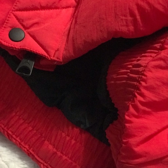 Jumpman Retro Men's Red Puffer Jacket🔥 - Picture 6 of 13